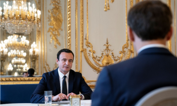 Kurti takohet me presidentin francez Emmanuel Macron