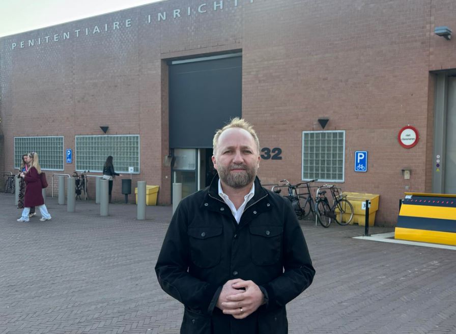 Tahiri i shkon Thaçit për vizitë në Hagë