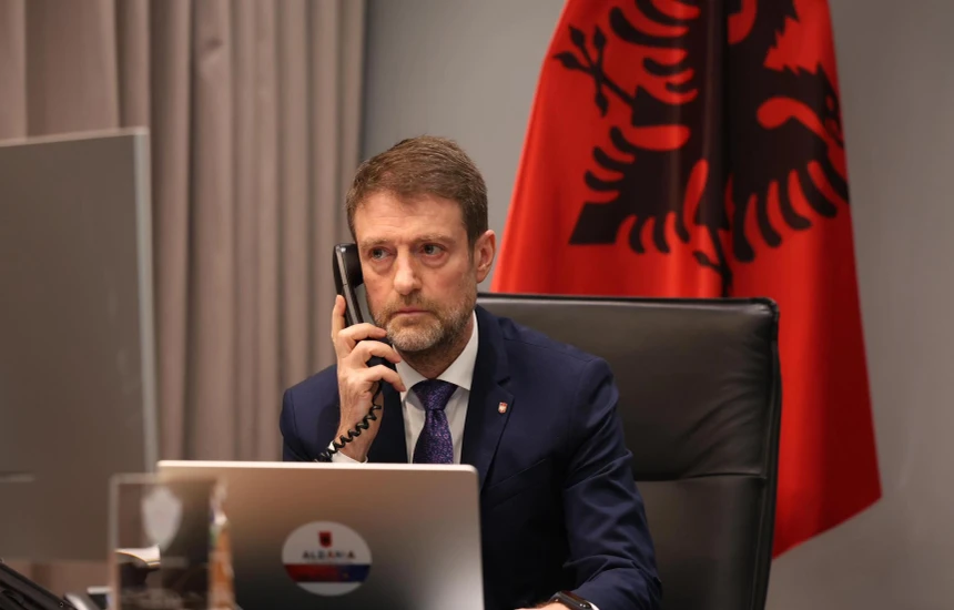 Hoxha telefonon Konjufcën: Kosova prioritet i përhershëm i Shqipërisë