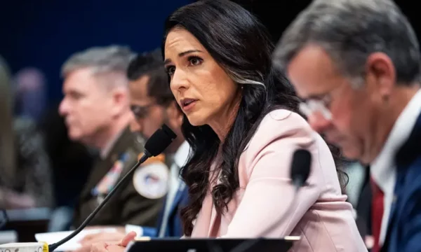 Drejtoresha e inteligjencës amerikane pyet nëse Irani përbënte kërcënim për SHBA-në para fillimit të luftës