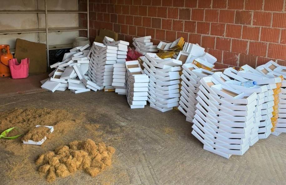 Policia me Doganën zbulojnë një lokacion të grumbullimit të mallrave kontrabandë