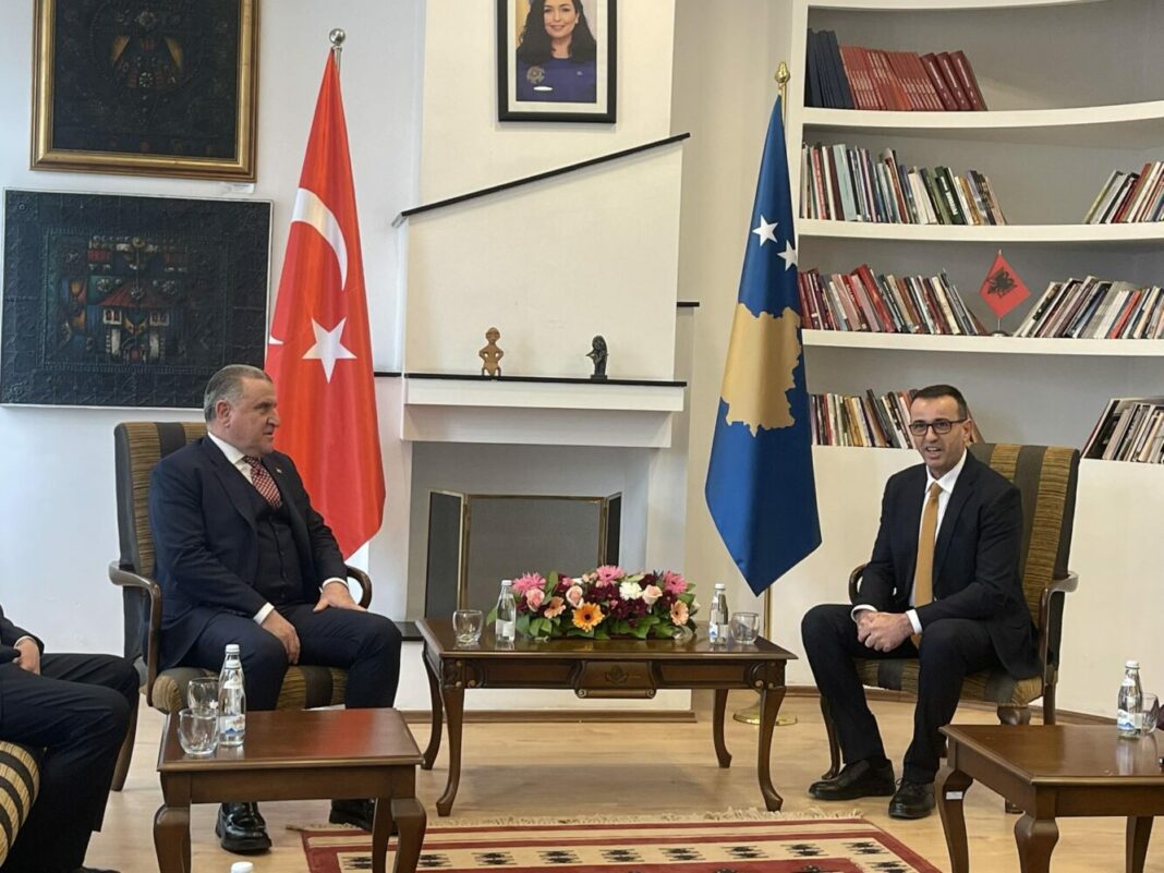 Ndeshja Kosovë-Turqi: Gashani takohet me ministrin turk Osman Aşkın Bak