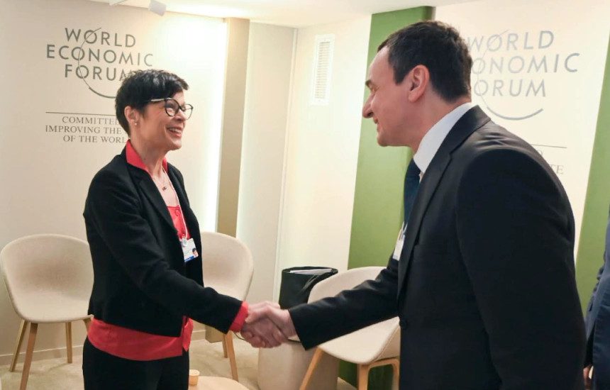 Kurti flet me komisioneren e BE-së për zgjerimin dhe reformat në Kosovë