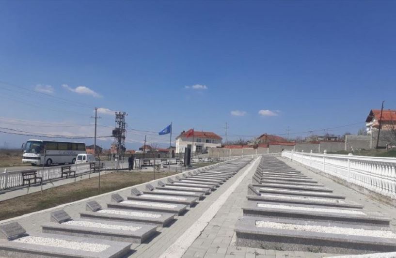 U vranë 106 shqiptarë – 27 vjet nga masakra në Pastellë të Rahovecit