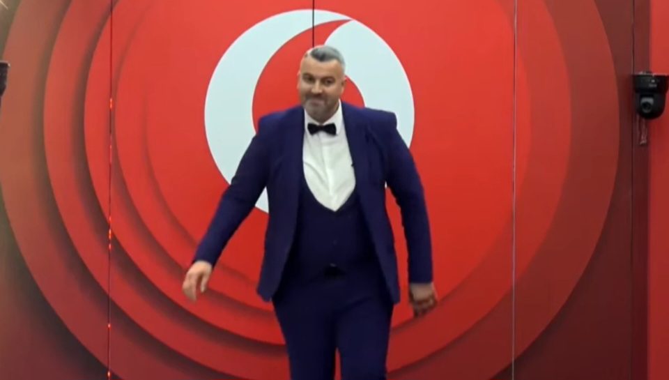 E papritur, Rogerti rihyn në shtëpinë e BBVA-së