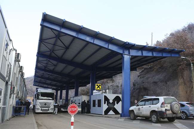 Protesta në pikën kufitare të Jarinës, MPJD këshillon qytetarët të përdorin rrugë alternative