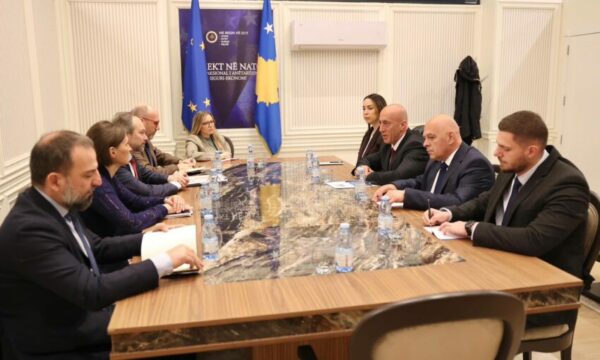 Edhe Haradinaj takohet me Giaufret, diskutojnë për zhvillimet politike dhe integrimin euro-atlantik