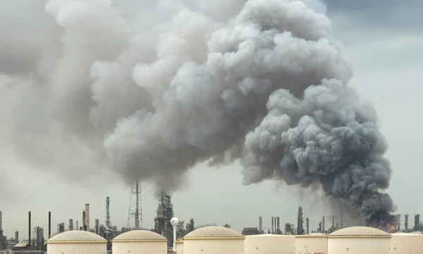 Sulmohet rafineria shtetërore në Bahrein – Irani lëshon raketa dhe dronë