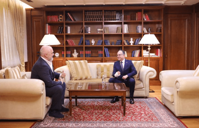 Rama takohet me Begajn, dorëzon ndryshimet në qeveri