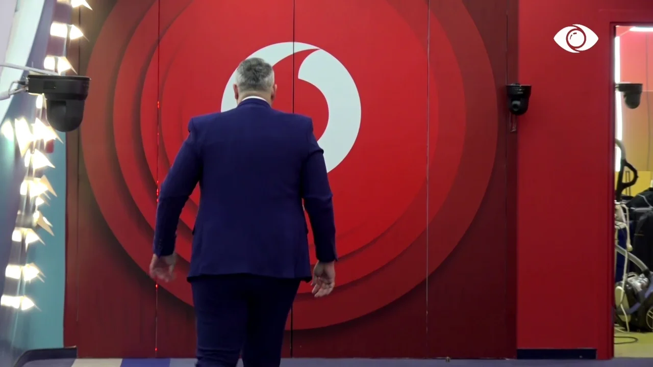 Debatet e ashpra në shtëpi, Rogerti lë shtëpinë në Prime