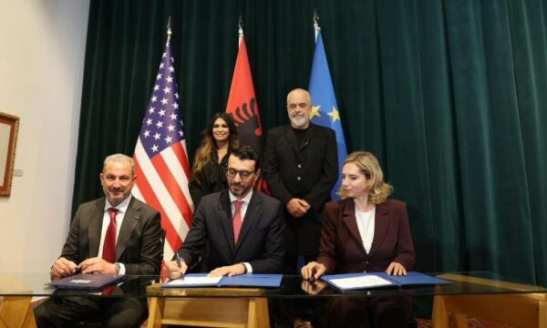 Edi Rama nënshkruan marrëveshje 6 miliardëshe me ShBA-në për gazin amerikan