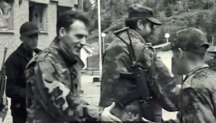 Fatmir Limaj me fotografi të rralla përkujton 27-vjetorin e Betejës së Koshares: Lavdi të rënëve për lirinë e Kosovës