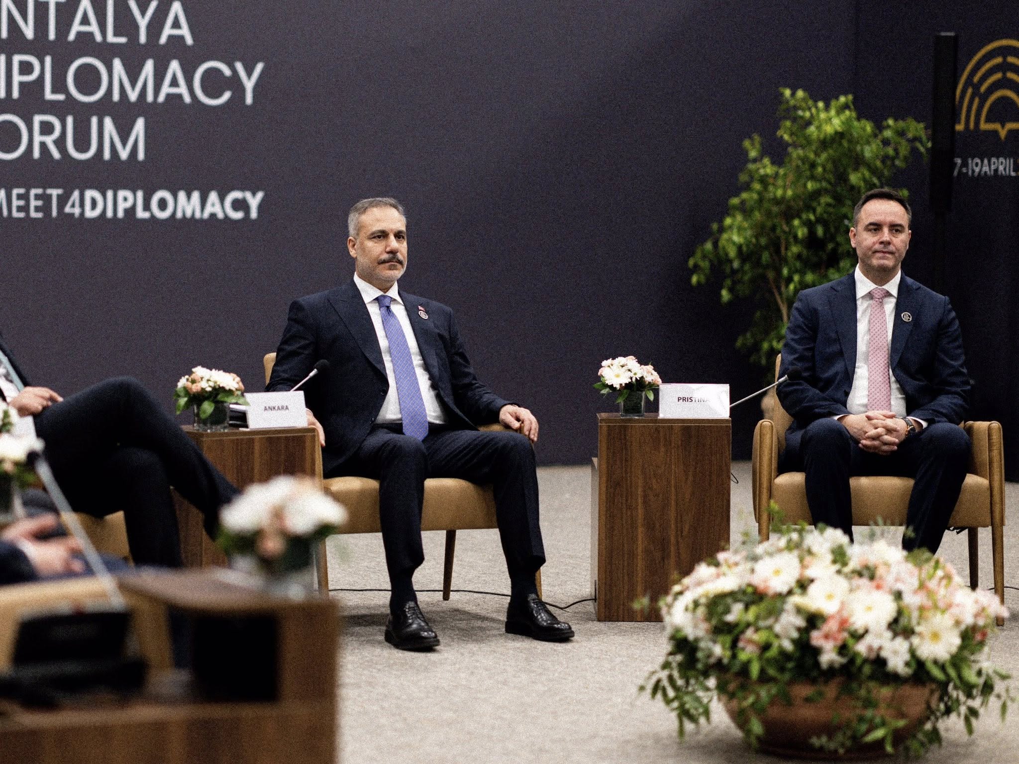 Forumi Diplomatik, Konjufca ndan detaje nga bisedimet