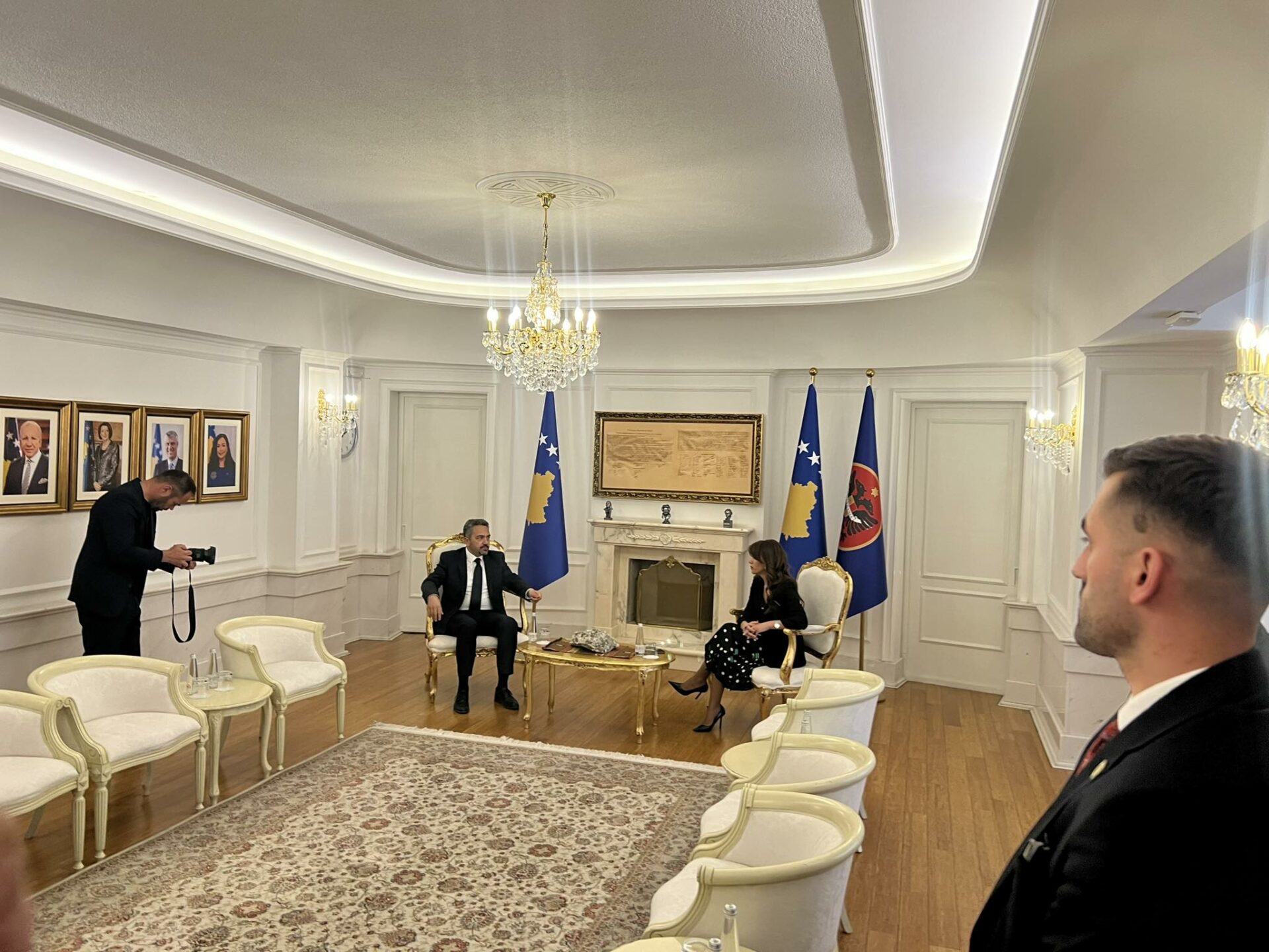 Zgjedhjet e reja: Nis takimi i Haxhiut me Radoniqin