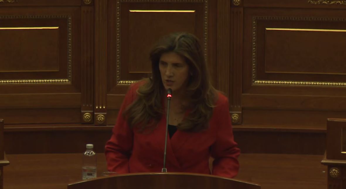 Musliu-Kurtit: Zvogëlo numrin e ministrive – e ke bërë kabinetin si me qenë Kosova, Kinë