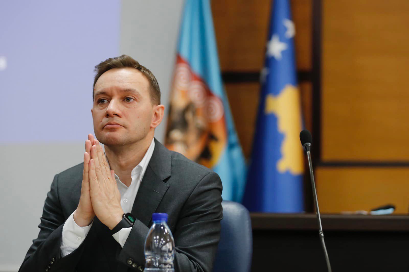 Zogaj i reagon Rexhajt pasi tha se “Abdixhiku kërkoi presidentin dhe tri ministri”: Shpifje e qëllimshme