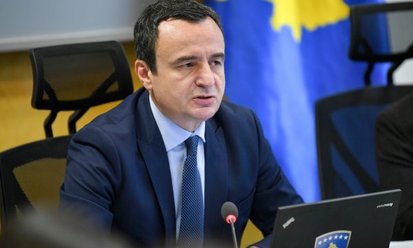 Kurti udhëton drejt Londrës, merr pjesë në Konferencën për Mbrojtje, ZKM: Pritet të ketë edhe takime të nivelit të lartë