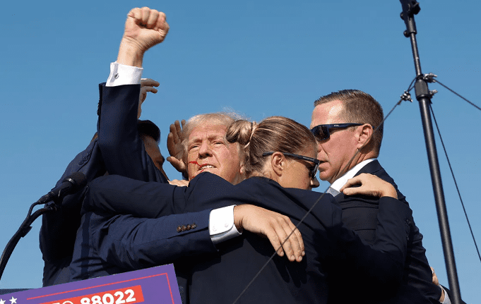 Nuk është hera e parë që Trump ndodhet në vendin e të shtënave