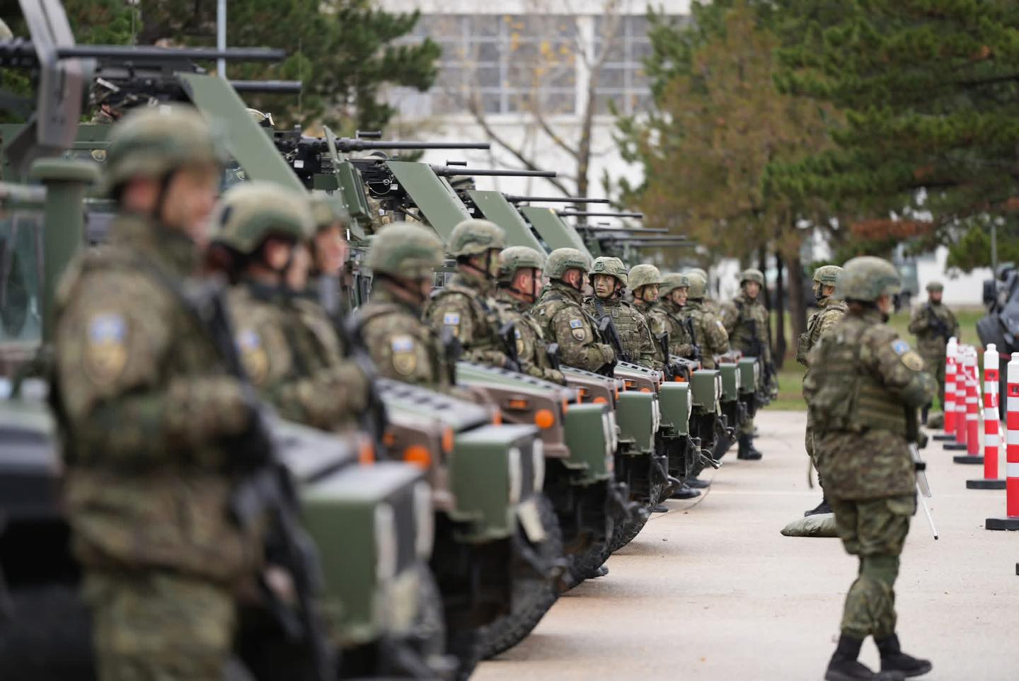 FSK pajiset me uniforma dhe pajisje të reja