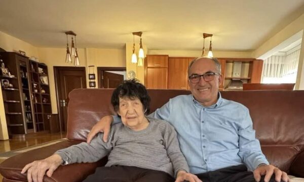 Kryetarit të Prizrenit, Shaqir Totaj i vdes nëna