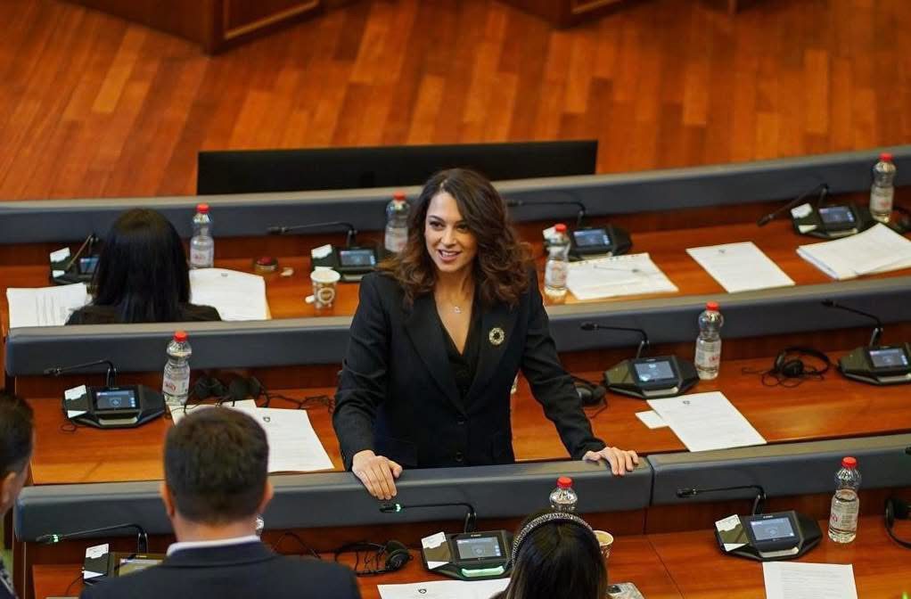 Kica-Xhelili reagon pasi Haxhiu thërret seancë për presidentin: Papapapa, prapë propagandë 