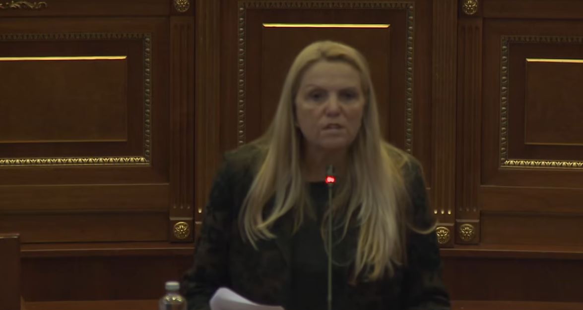 “Pacientët po presin korridoreve” – Kadrijaj kritikon gjendjen në shëndetësi