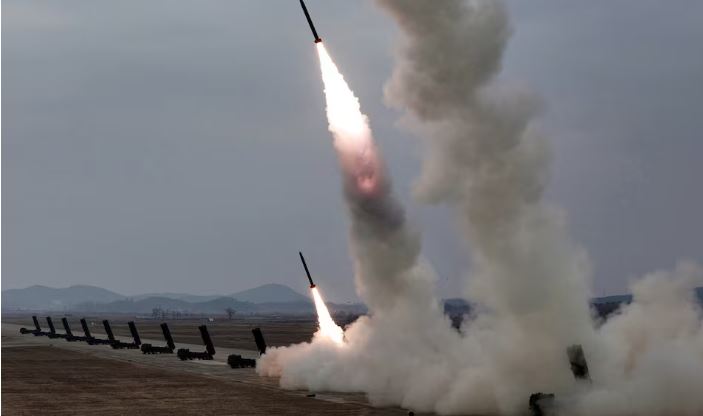 Koreja e Veriut lëshon përsëri raketa balistike