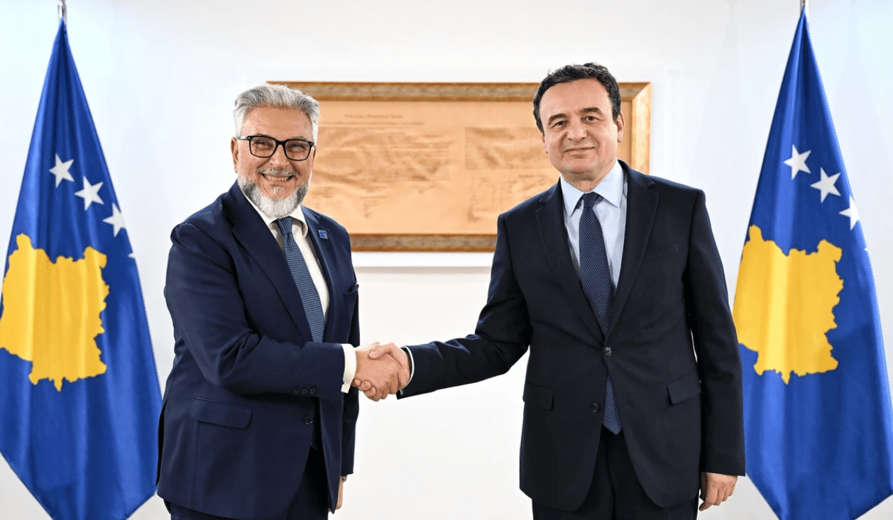 Kurti takohet me shefin e EULEX-it, ja se për çka folën