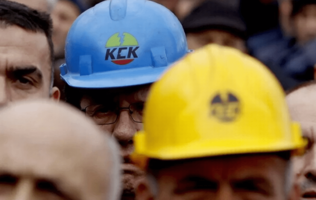 “Edhe ne jemi Kosovë” – Punëtorët e KEK-ut s’e morën pagën e 13-të