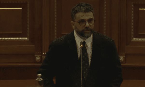 ‘‘Dejona s’ka mujt t’ua shkruaj fjalimet’’, Behrami: Kurti e Qeveria blejnë naftë me lirë se qytetarët