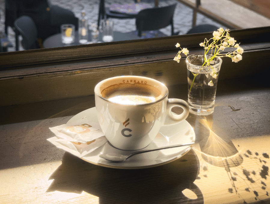 Ambasada japoneze pyet: Pse makiato është kaq e mirë në Kosovë?