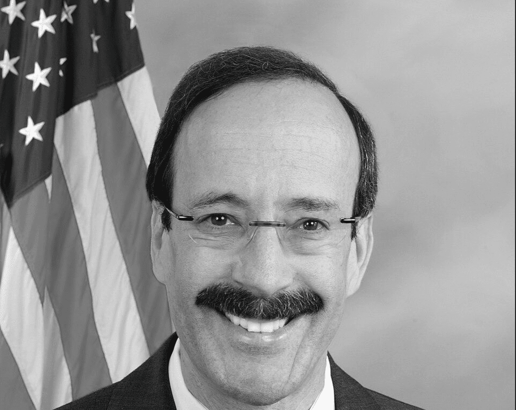 Ambasada e Kosovës në Washington: Trashëgimia e Engel do të mbetet e paharruar, ishte zë i fuqishëm për Kosovën