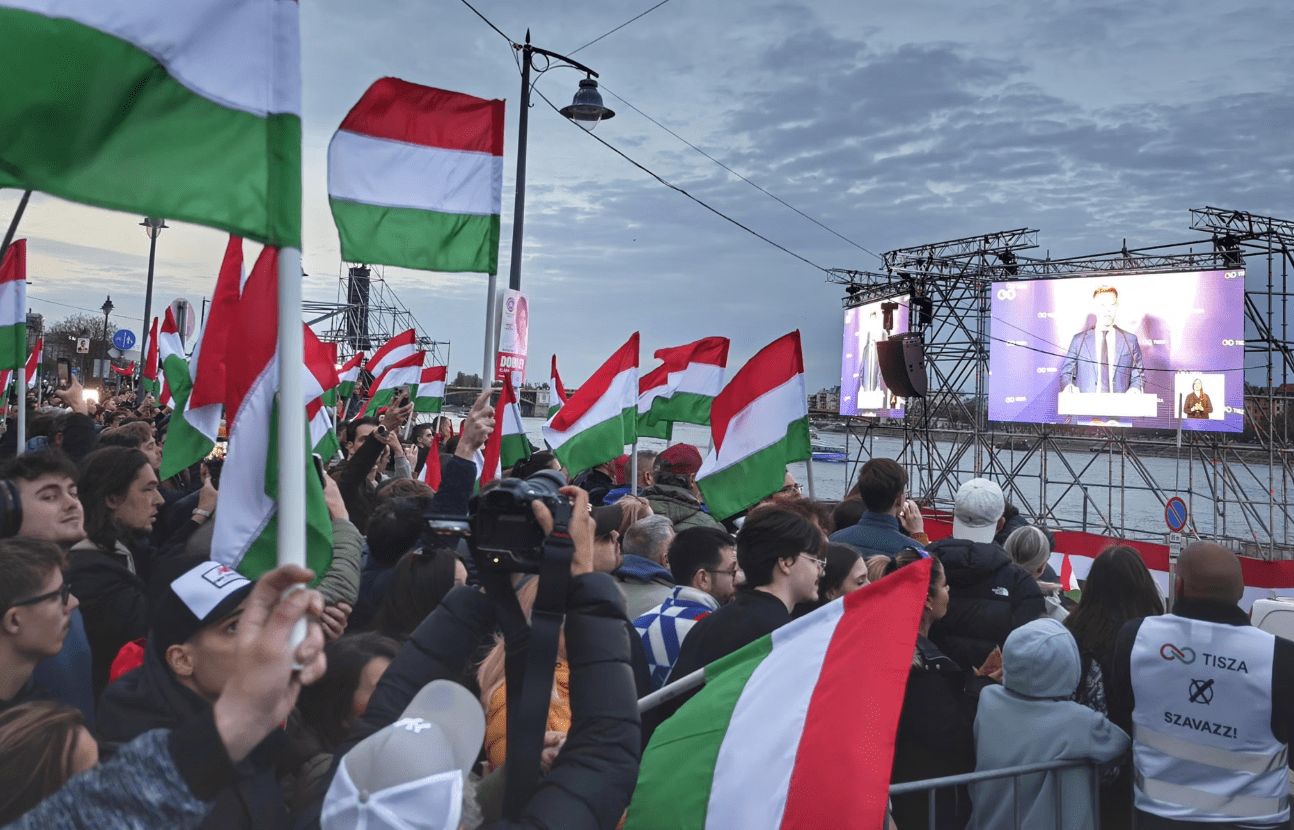 Zgjedhjet parlamentare në Hungari – Sondazhet parashohin një fitore bindëse të opozitarit Peter Magyar