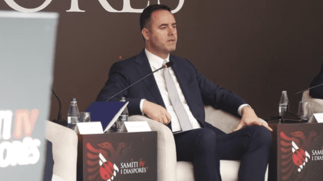 Propozimi i Konjufcës nga Tirana: Të financojmë mësues të gjuhës shqipe në vendet ku kemi diasporë