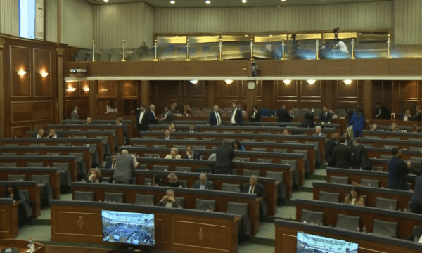 Kryhet raundi i dytë i votimit për 2 gjyqtarët e Kushtetueses,  eliminohet nga gara edhe një kandidat