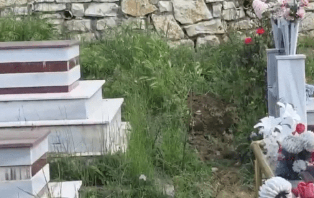 Hajnat vjedhin eshtrat e gruas që vdiq 17 vjet më parë, në Lushnje