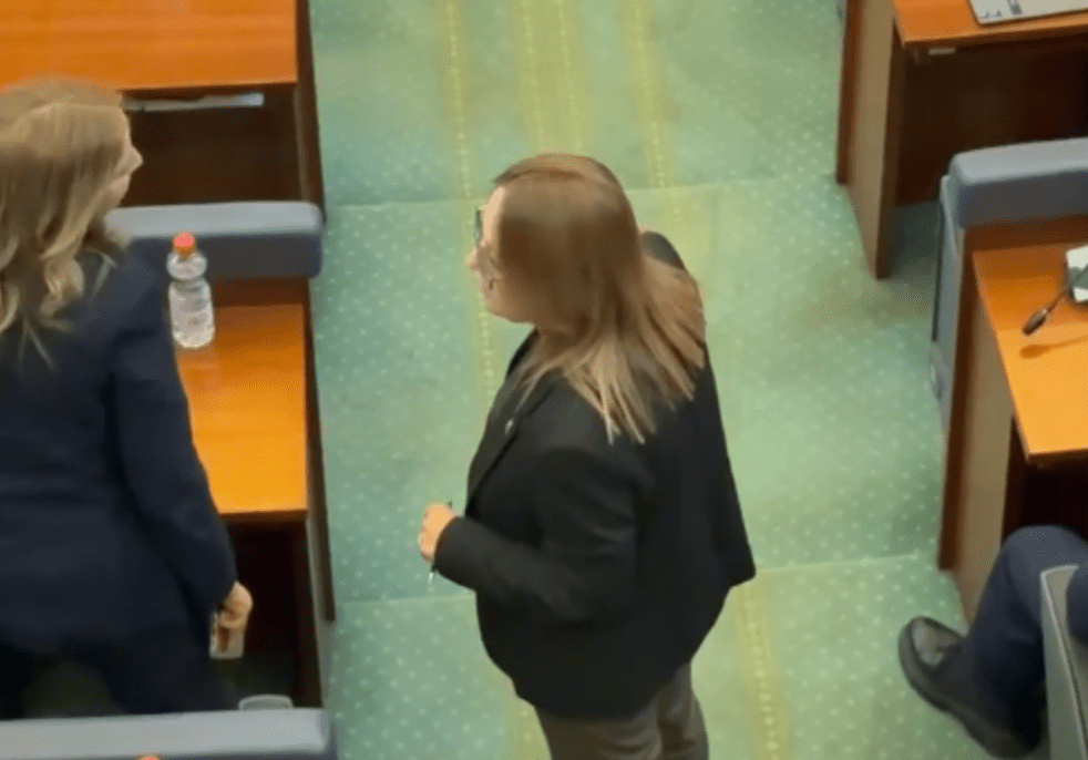 Haxhiu, Bajramit: Për çka po i afrohesh deputetit – ulu në vend