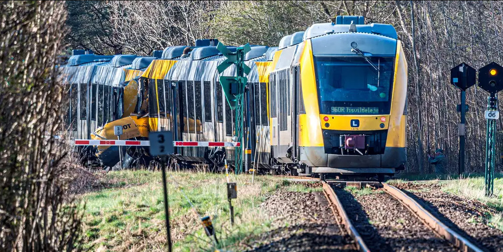 Dhjetëra të lënduar nga përplasja e dy trenave në Danimarkë