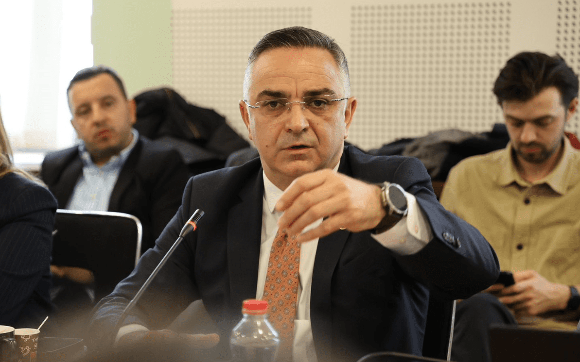 Në seancën për presidentin nuk shkon as AAK, Tahiri: Spektakël politik