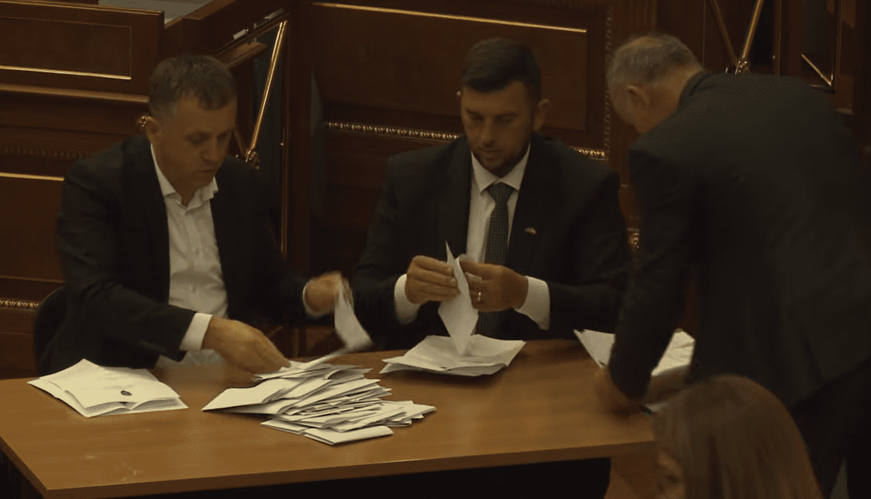 Nis numërimi i votave për dy kandidatet për president, ndonëse nuk ka kuorum