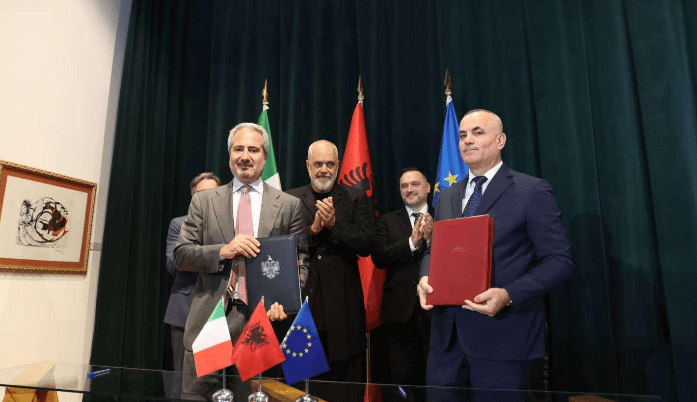 Shqipëria nënshkruan marrëveshje me Italinë për ndërtimin e anijeve luftarake