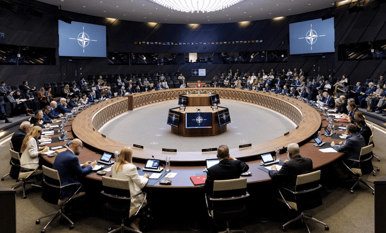 Komandanti i KFOR-it falënderon aleatët në NATO që po mbështesin sigurinë në Kosovë