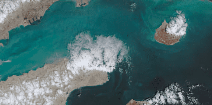 Disa cisterna kaluan Ngushticën e Hormuzit para se të sulmoheshin dy anije