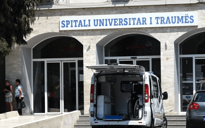 Vdes katërvjeçari në Tiranë, u godit aksidentalisht nga motra teksa luanin