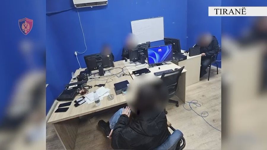 Tiranë: Aksion kundër mashtimeve online në call center, arrestohen katër persona dhe sekuestrohen 500 mijë euro