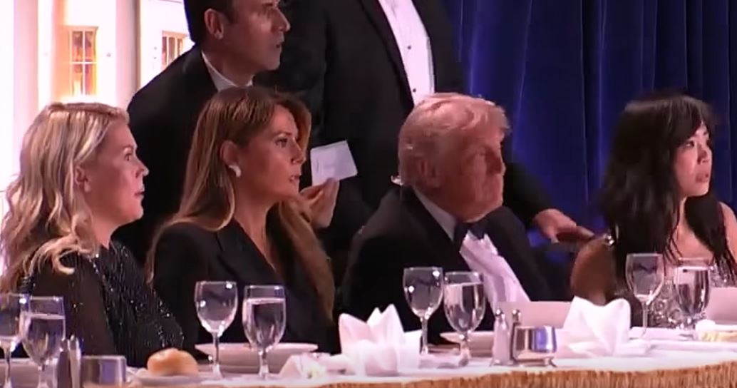 Publikohet momenti kur Trump dhe Zonja e Parë nxirren me nxitim nga darka e Shtëpisë së Bardhë 