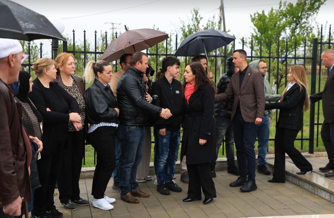 Vjosa Osmani nderon martirët dhe dëshmorët e Vërbocit