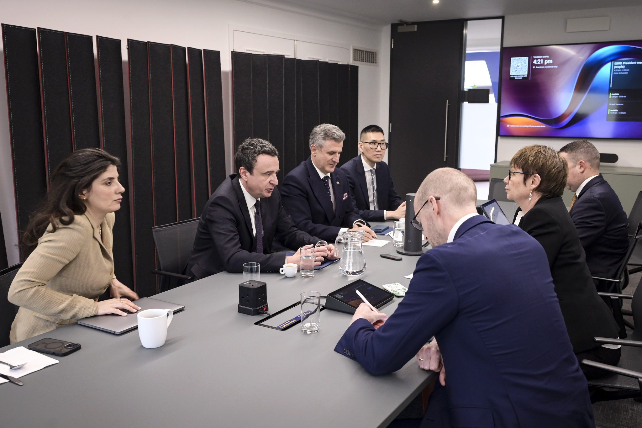 Kurti takohet me Presidenten e BERZh’it, ZKM: E inkurajoi të vazhdojë mbështetjen për sektorin privat