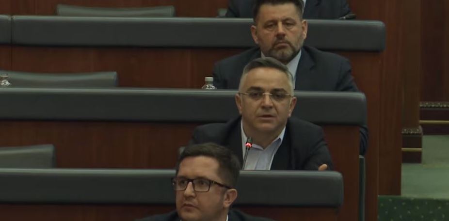 Tahiri me kritika për Qeverinë: 60 milionë u dhanë për rrogën e 13-të, asnjë veprim për naftën