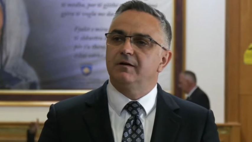 Edhe AAK kërkon që Feride Rushiti të tërhiqet nga kandidatura për presidente